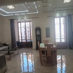 Neoclassique Centre-ville Apartment